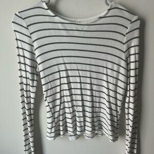 Lulu's basics long sleeve top